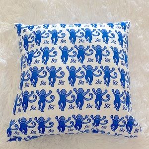 Monkey pattern zippered stuffed pillow
